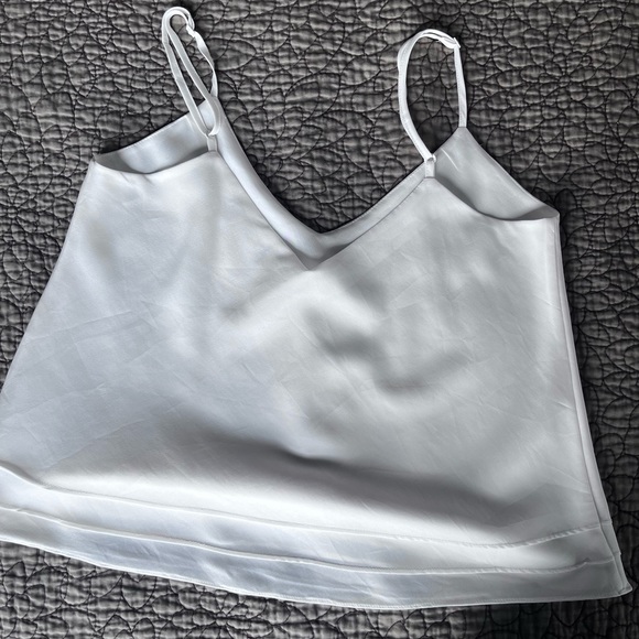 DISCOUNTED SHIPPING 📦 Aritzia Talula flowy top - Picture 2 of 6